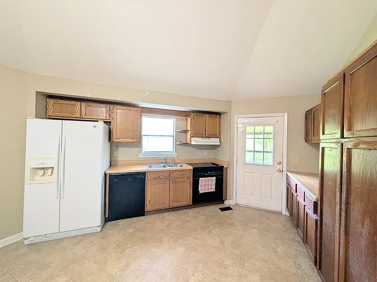 464 County Road 1466 — Photo 4