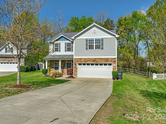 2nd image of 3940 Sky Dr