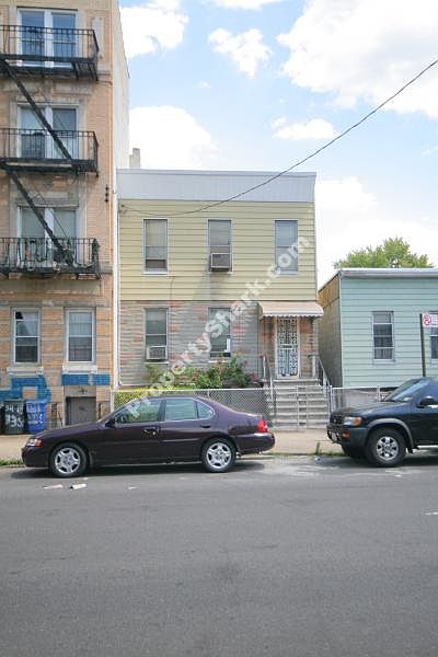 2nd image of 3421 33rd St