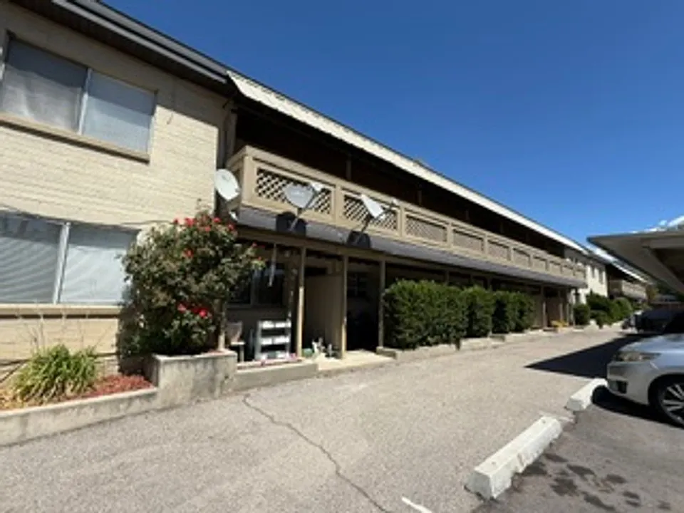 868 Ramona Ave