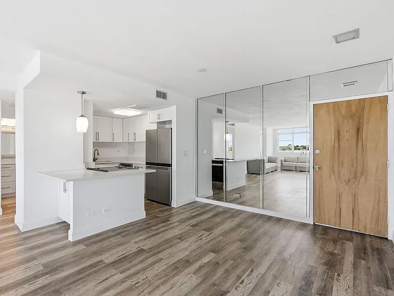2800 N Flagler Dr #410 — Photo 11