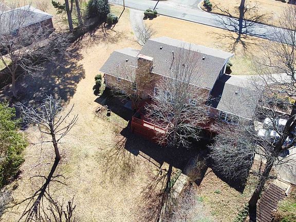 4th image of 302 Darby Ave