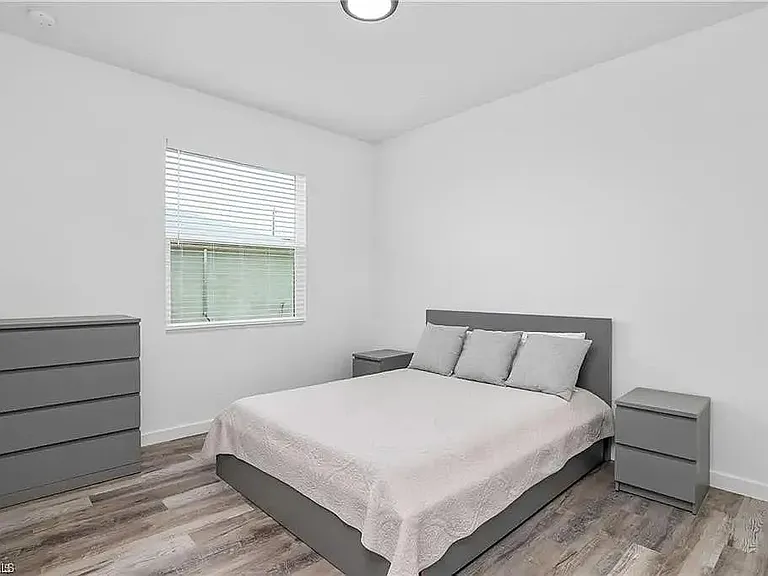 313 Ivan Ave S — Photo 7
