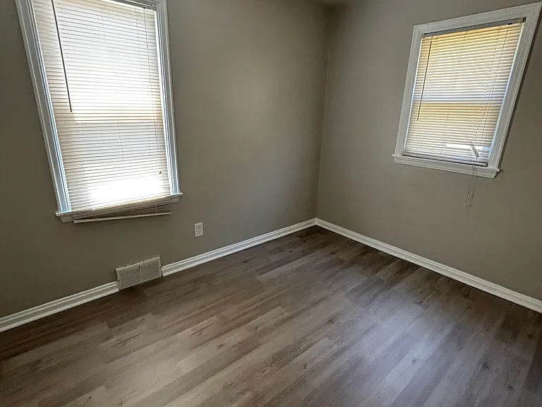 5252 Pine Tree Ln #1&2 — Photo 12