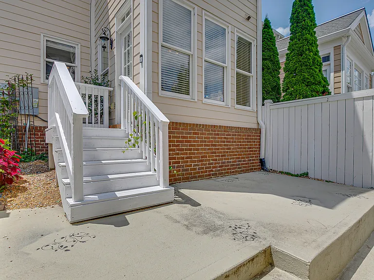 88 Pearl St — Photo 24