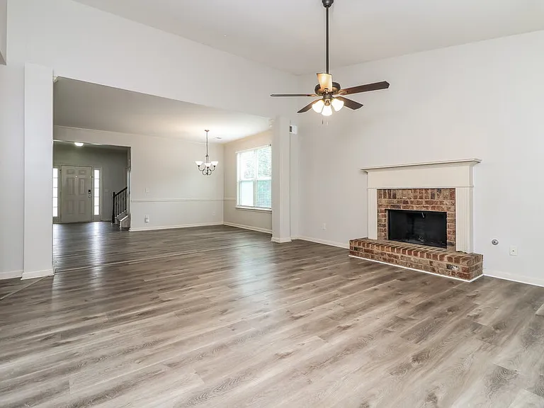 1000 Cureton Dr — Photo 7