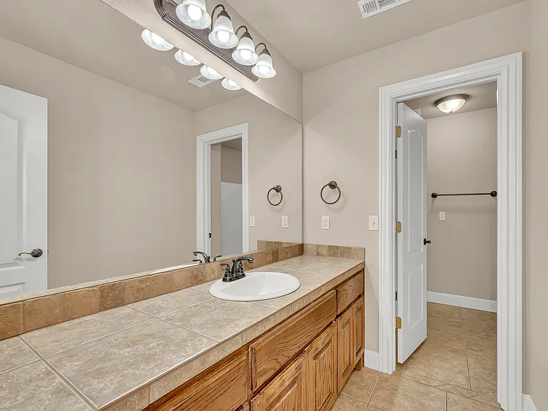 605 NW 17th Ct — Photo 32