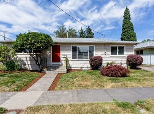 819 S Meridian St, Newberg, OR 97132