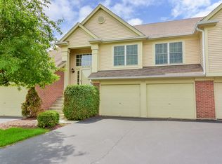 30W107 Fairfax Ct, Warrenville, IL 60555