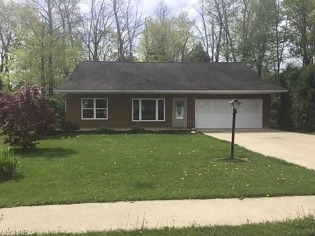 1st image of 119 Brushwood Dr