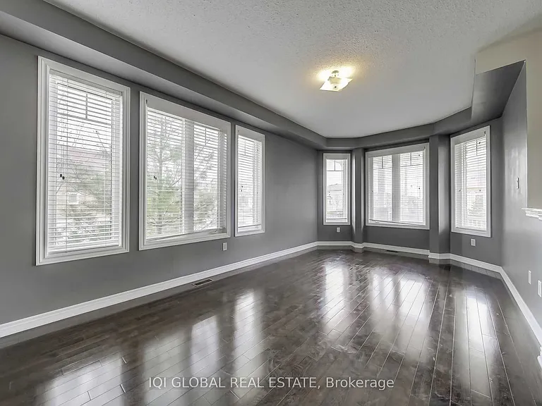 2 Bowkett Dr — Photo 4