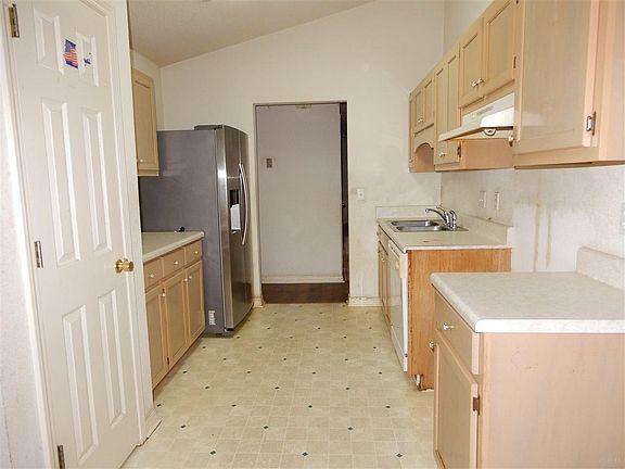 4th image of 5020 Antoine Pl