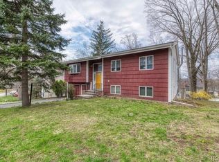 711 Abbey Ln, Valley Cottage, NY