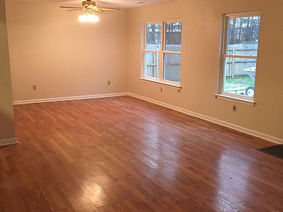 3rd image of 632 Cynthia Ct