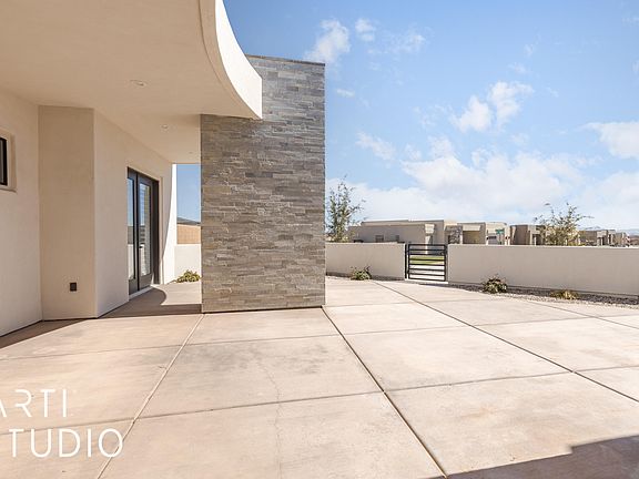 3rd image of 5508 N Rock Hollow Dr