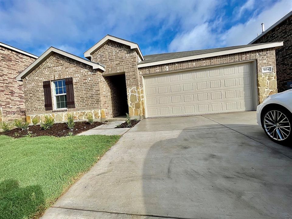 1st image of 904 Paso Fino Dr