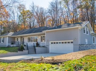 49 Martha Pl, Oakland, NJ 07436