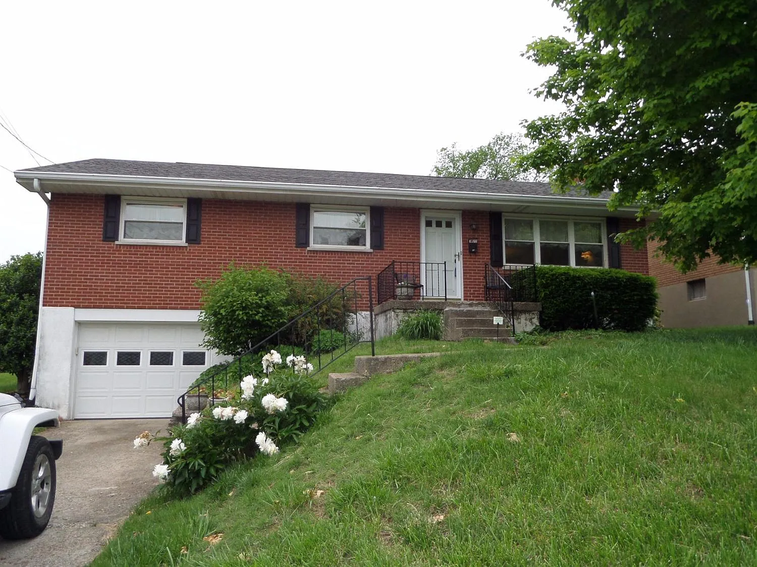 10 Douglas Dr photo 1