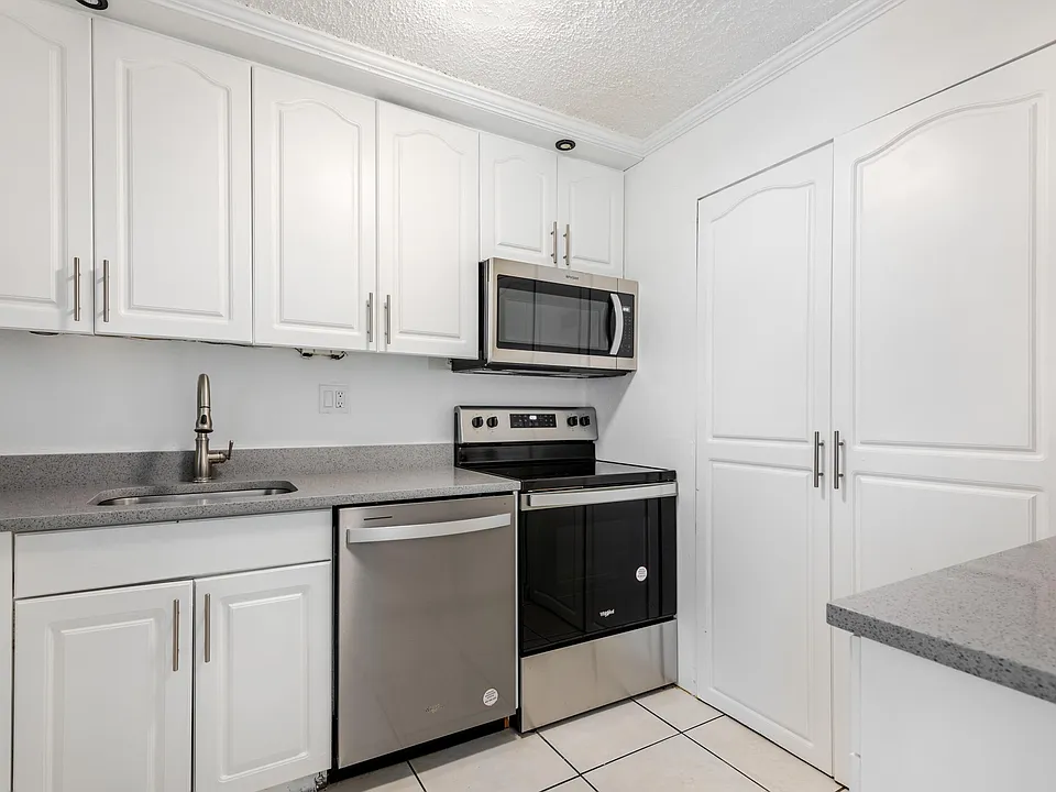 8020 Fairview Dr #101