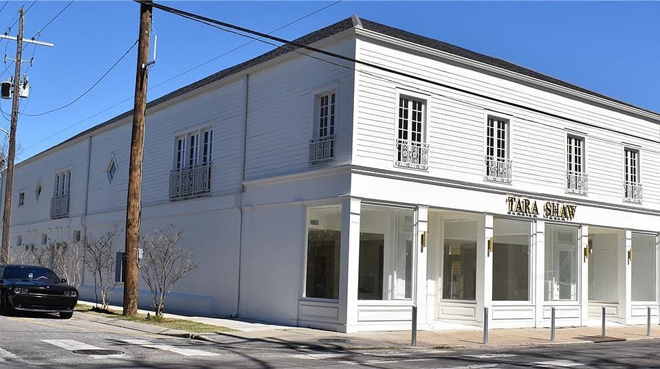 1st image of 811B Eleonore St