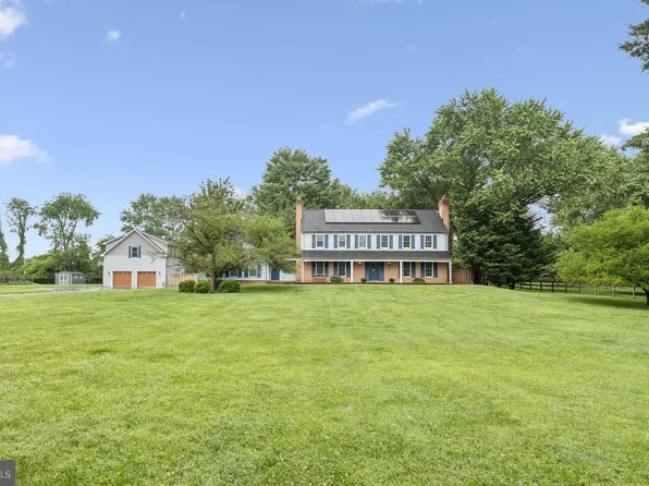 13204 Lantern Hollow Dr, Gaithersburg, MD 20878