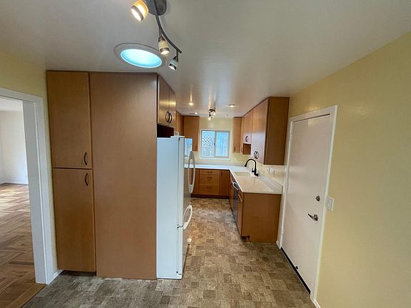 2nd image of 1011 Granada Dr
