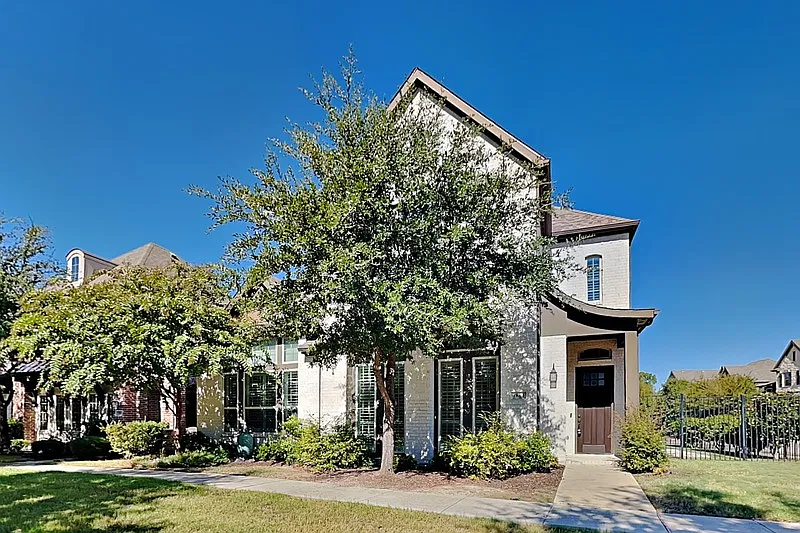 3 bed, 2.5 bath, 2868 sqft, $3,450 — Photo 1
