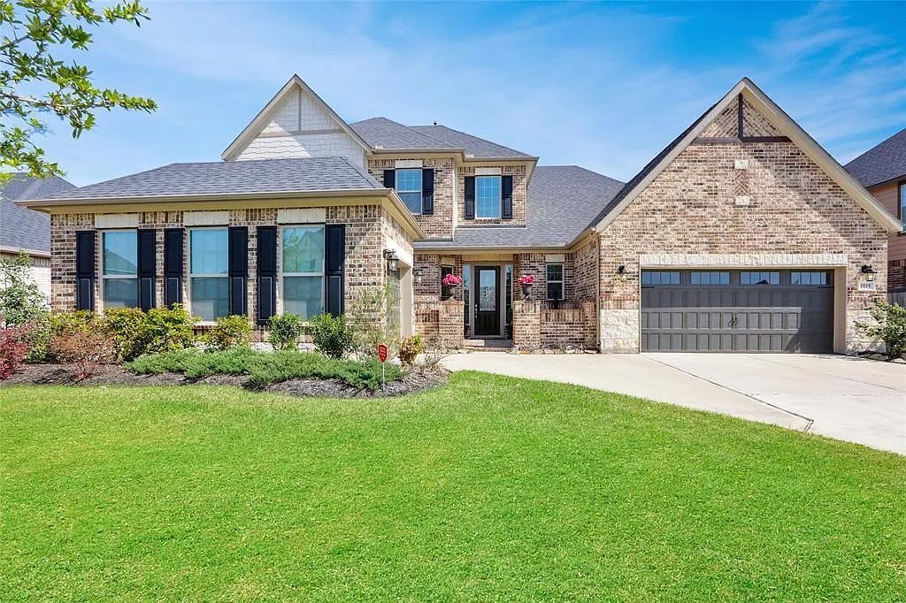 4 bed, 4.5 bath, 3711 sqft, $3,499 — Photo 1