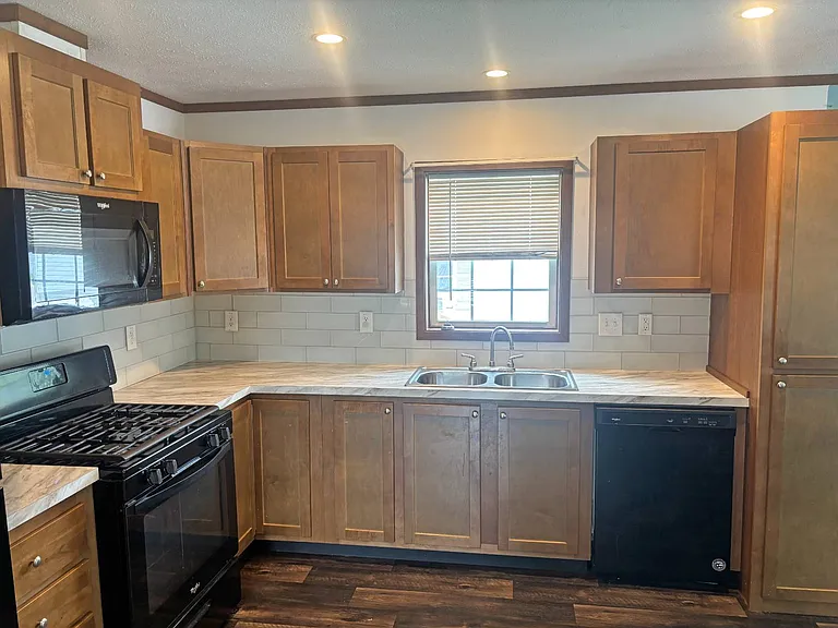 21 Leonard Ave #21L — Photo 1