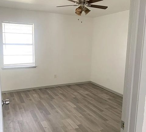 5th image of 213 E Kansas St