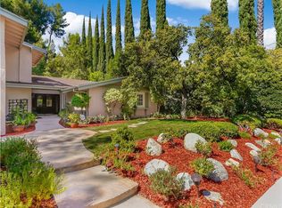 19723 Greenbriar Dr, Tarzana, CA 91356