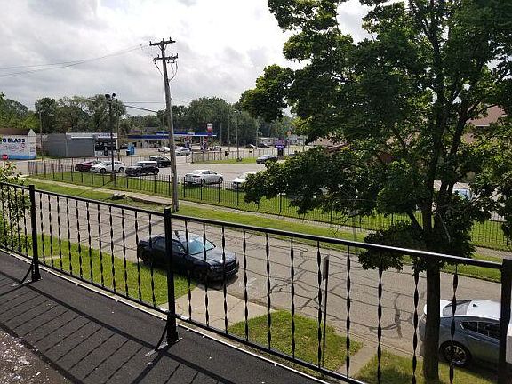 4th image of 5034 Hurlbut St #0