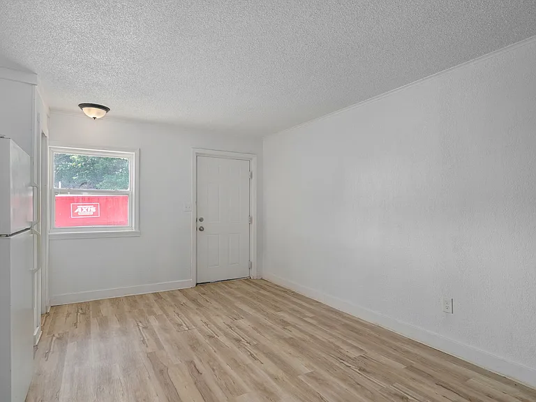 21 Larue St. Apartments — Photo 24