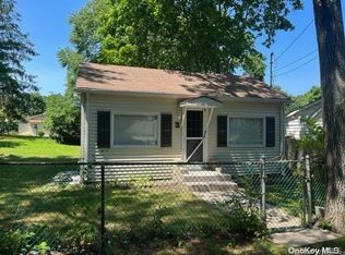 3 Mars Rd, Rocky Point, NY 11778