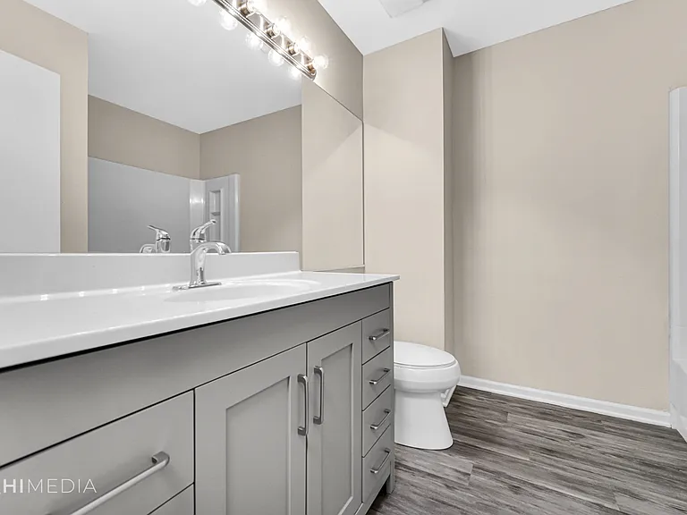 425 Monmouth Ct — Photo 8