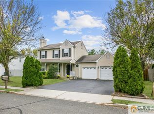 8 Yosemite Rd, Howell, NJ 07731