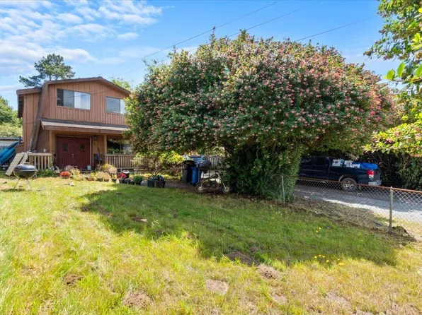 1448 Railroad Dr, McKinleyville, CA 95519
