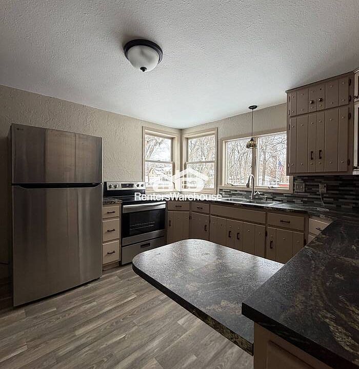 1st image of 506 6th St W