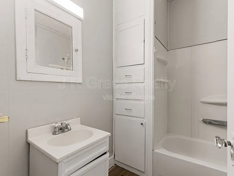 609 E Walker St — Photo 9