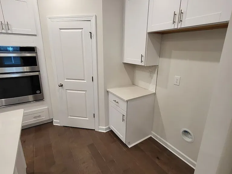 465 Cranford Dr — Photo 2