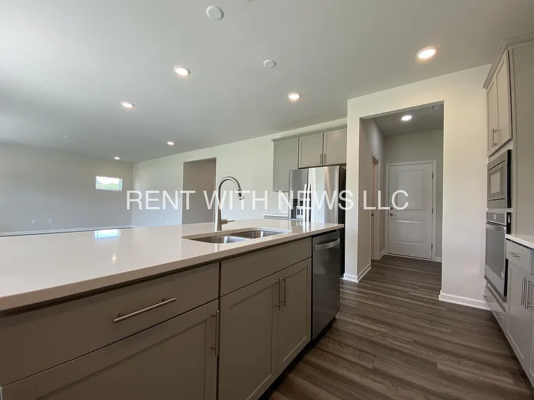 797 Riguard Way — Photo 14