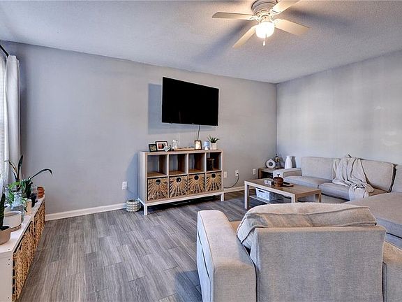 5th image of 4 Inlandview Dr #A
