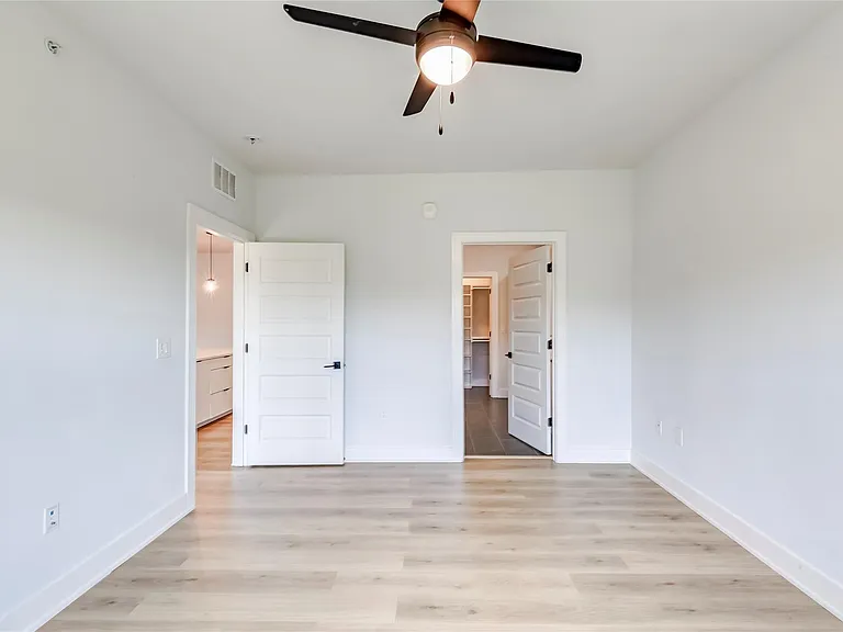 2500 Longview St #402 — Photo 14