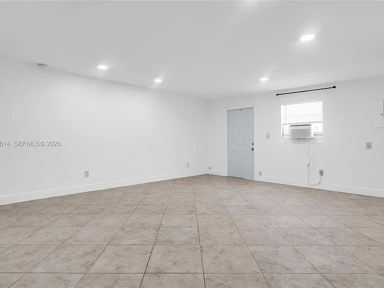 1041 NE 9th Ave #A1 — Photo 15