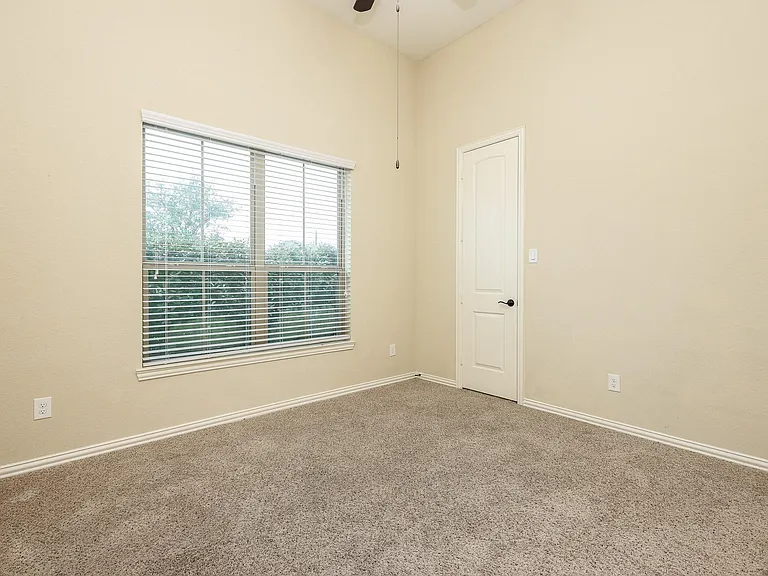 21911 Avalon Queen Dr — Photo 30