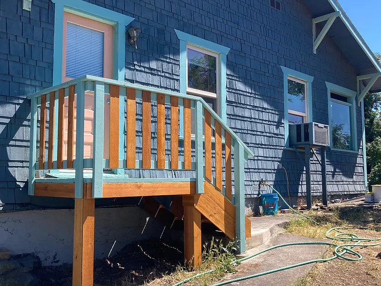 323 W 8th St — Photo 11