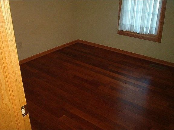 hdwd floors in 1st fl br or office