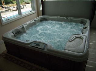 636 Locust Corner Rd, Cincinnati, OH 45245