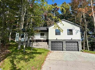 1016 Birmley Estates Dr, Traverse City, MI 49696