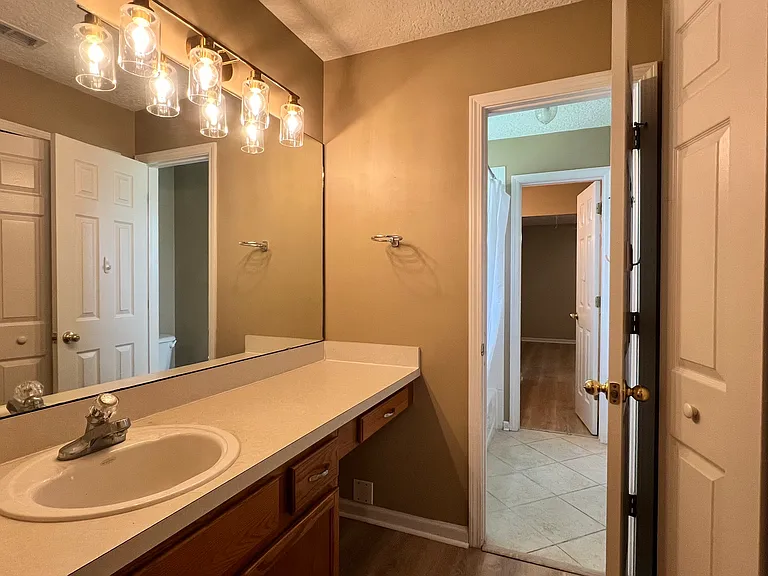 1252 Woodchurch Ln — Photo 29